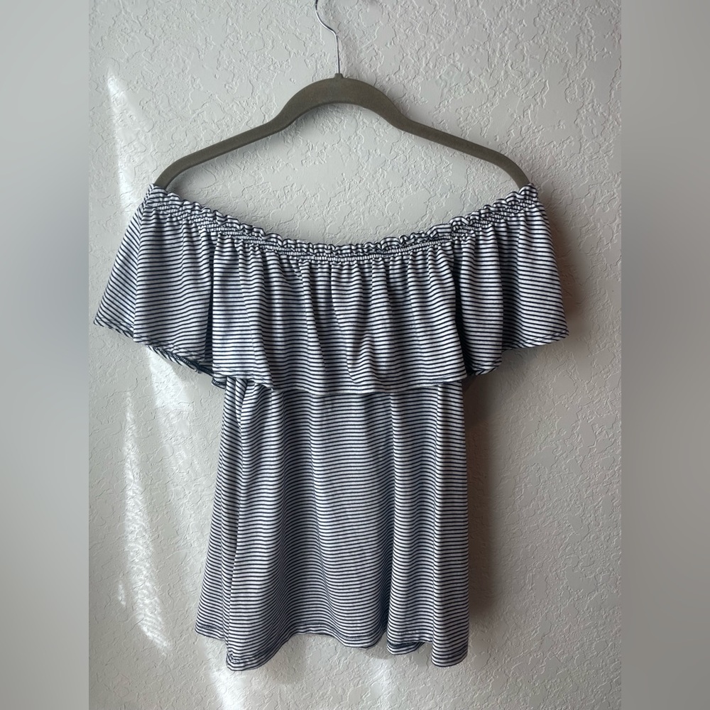 Abercrombie & Fitch - Off Shoulder Tee in Navy and White Stripe - S